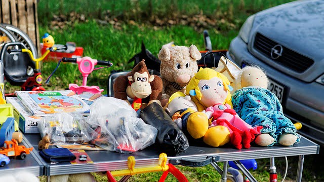 Selling a House? 6 Benefits of Decluttering First! 1 selling a house