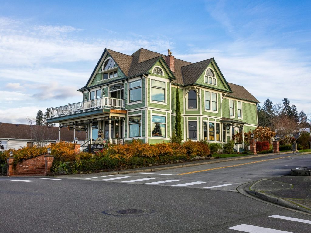 Sell Your Home In Days — We Buy Houses For Cash In Newton, Ma No Delay Or Zero Fees 1 We Buy Houses For Cash In Newton, Ma